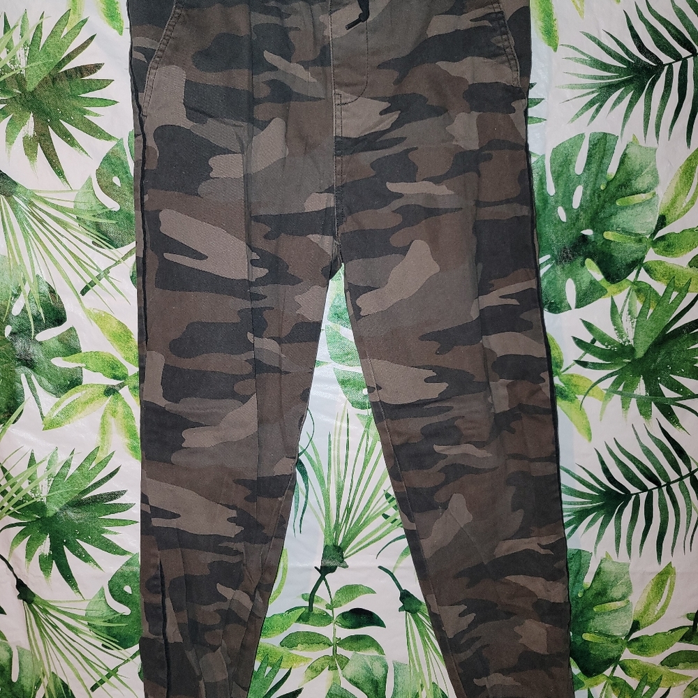 Plugg boys/teen camo jogger pants size XL 18/20